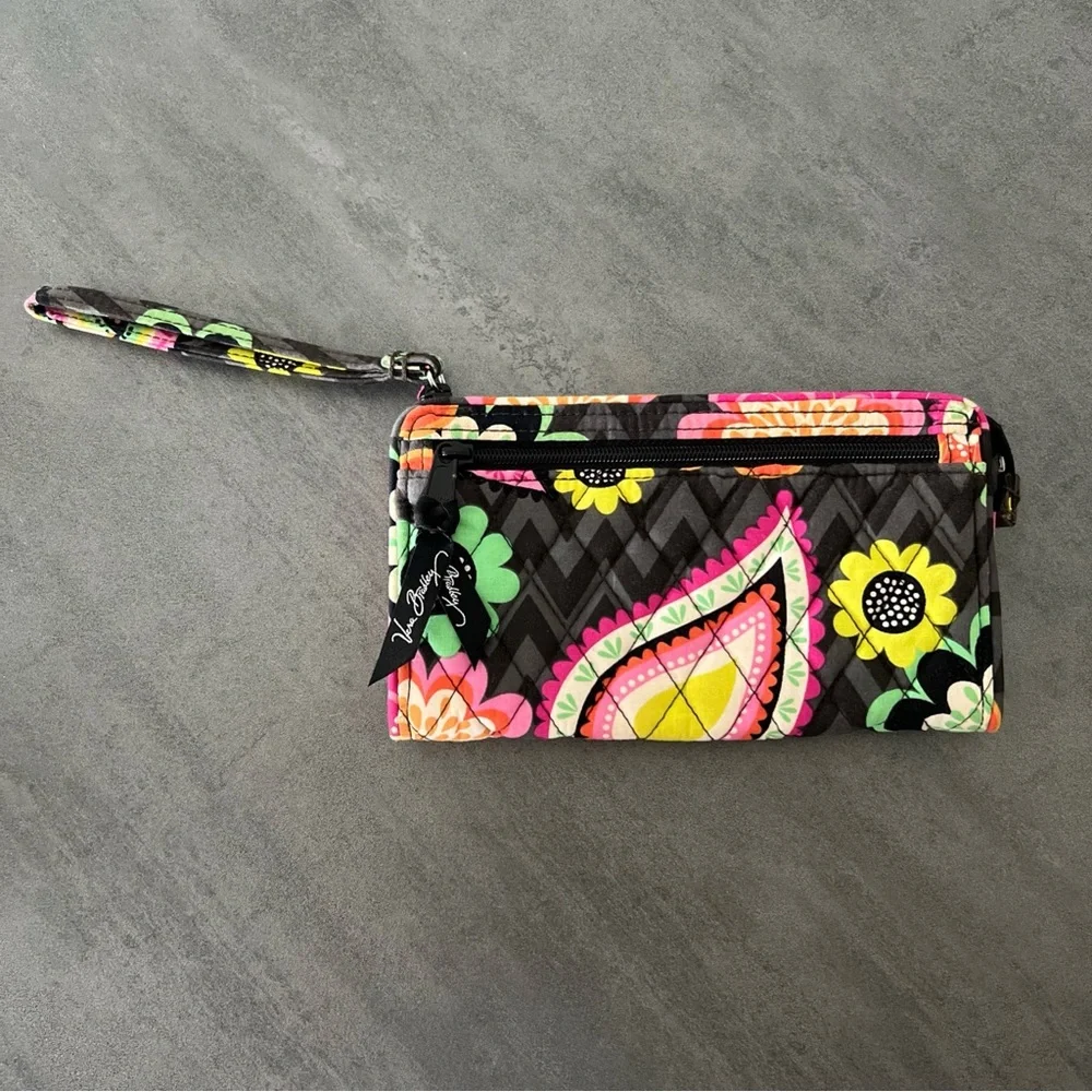 Vera Bradley‎ Ziggy Zinnia Retired Pattern Quilted Clutch Wallet Wristlet Strap